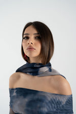 Maglia in rete fantasia con scollo bardot