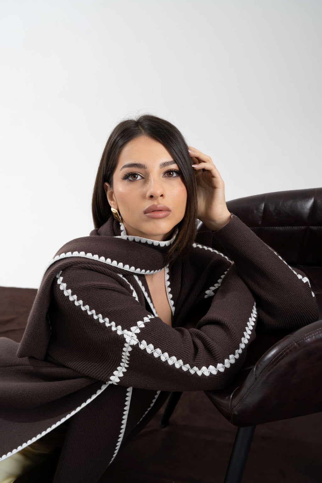 Cardigan con sciarpetta con punto ricamo