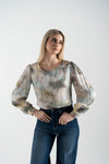 Blusa fantasia scollo tondo e maniche a sbuffo