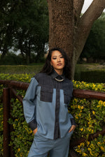 Camicia over in punto maglia con inserti in jeans