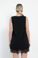 Abito con inserti in pizzo