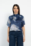 Blusa fantasia con collo polo