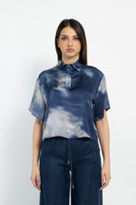 Blusa fantasia con collo polo