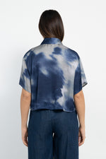 Blusa fantasia con collo polo