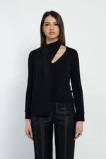 Maglia scollo V con sciarpetta e strass