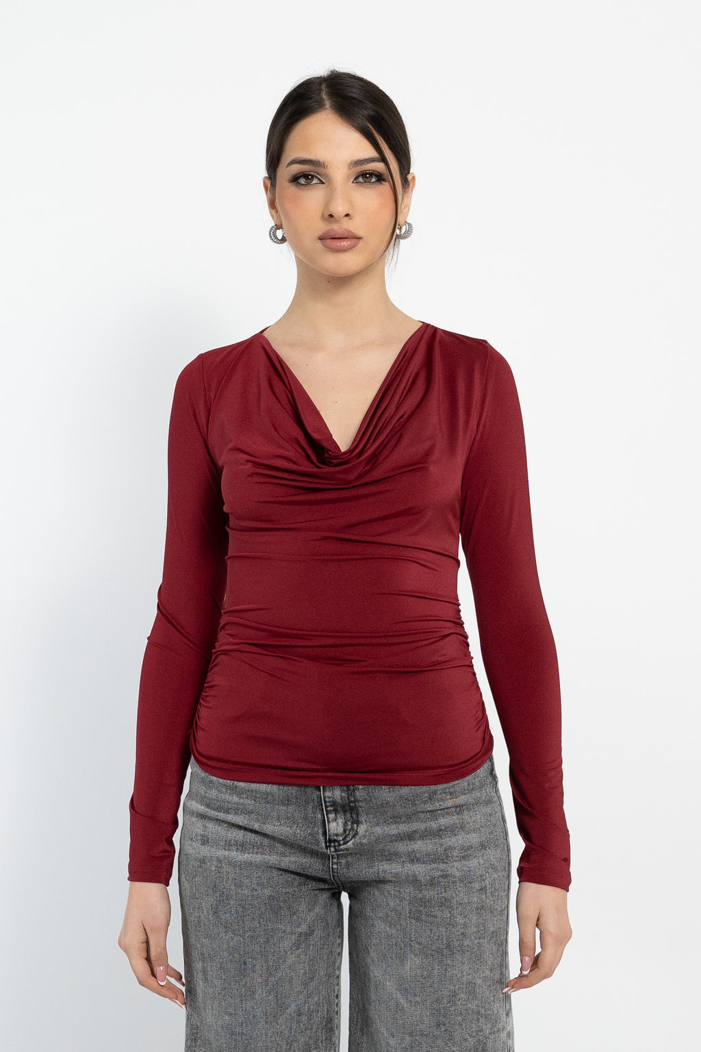 Maglia con scollo ad anello in jersey lucido