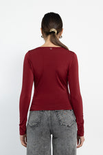 Maglia con scollo ad anello in jersey lucido