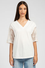 T-shirt scollo a V con inserti in pizzo