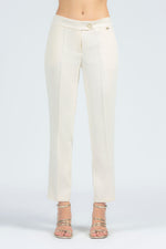 Pantalone cigarette fit con citurino e frisi lucidi