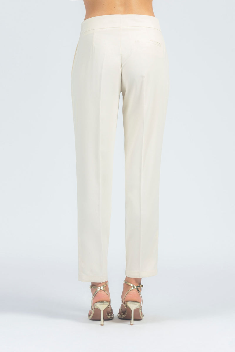 Pantalone cigarette fit con citurino e frisi lucidi